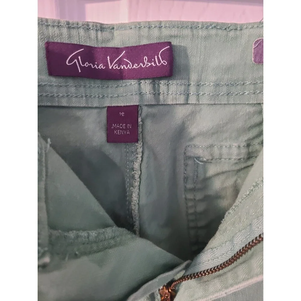 Women's Gloria Vanderbilt Green Denim Capri Pants. Size 12 - Picture 3 of 4
